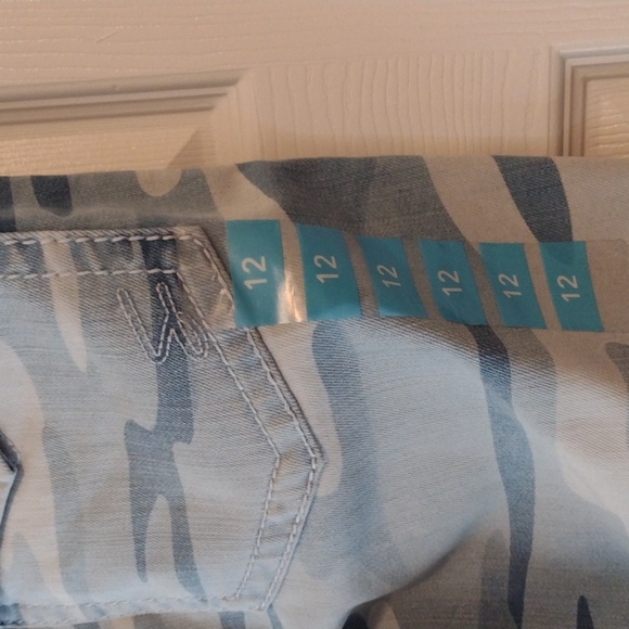 Seven7 Starlet Skinny Crop Jeans - Picture 5 of 6